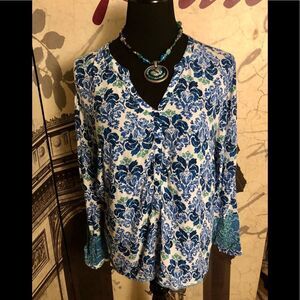Very cute lightweight blouse by grand & green